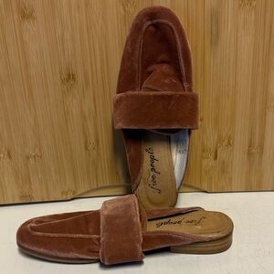 Free People blush pink velvet mules. Gently worn. Size 38 (us 7)